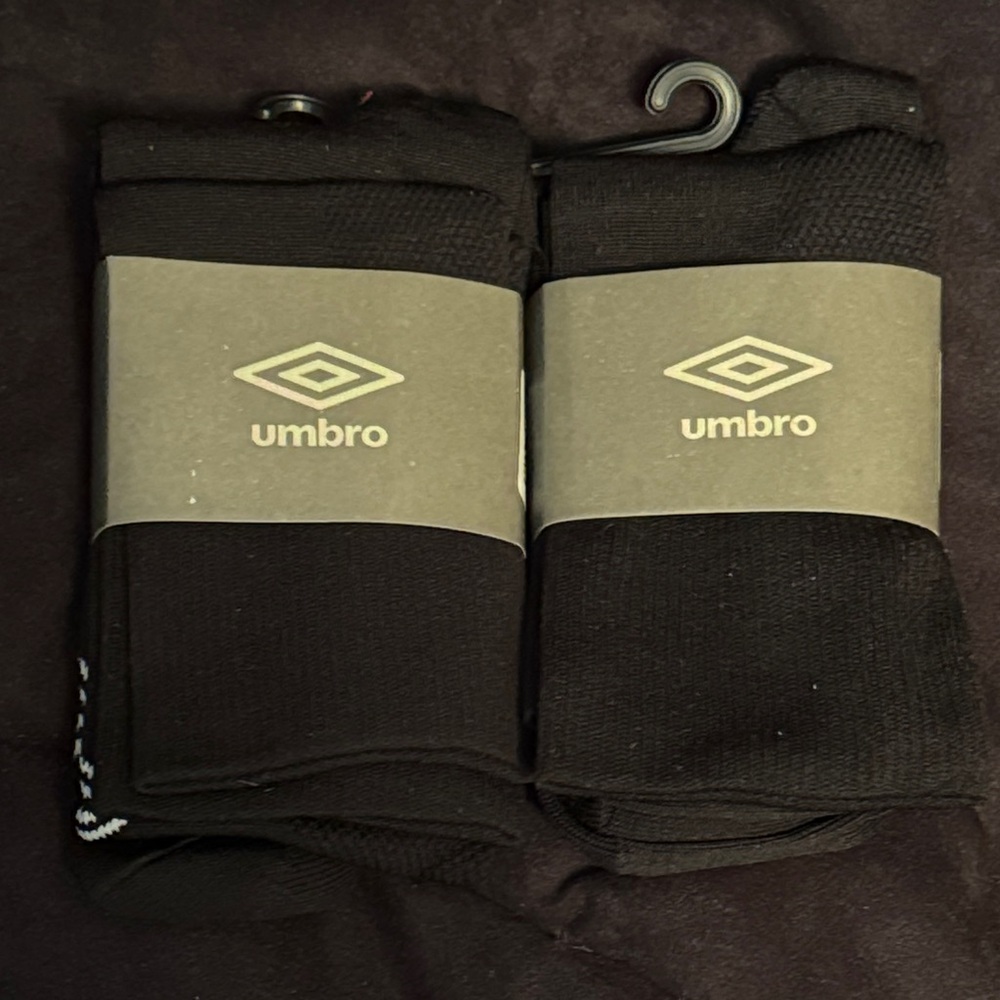 Umbro Classic Black Athletic Socks Size 10-13. 2 pairs